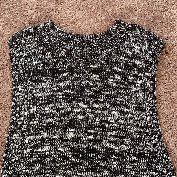 Express sleeveless sweater - XS - EUC - Picture 2 of 8